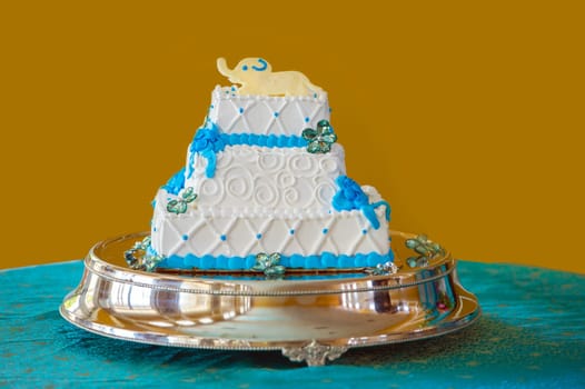 Freshly baked cake ready to be cut
