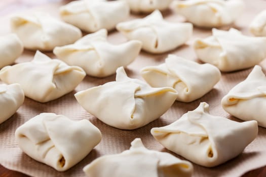 Raw apple turnovers on the tray