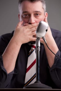 this radio or television speaker doesn't have freedom of speech, maybe is a journalist that couldn't speak or is prohibited to speak