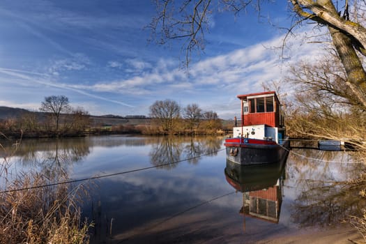 Houseboat as filming location for a children's film