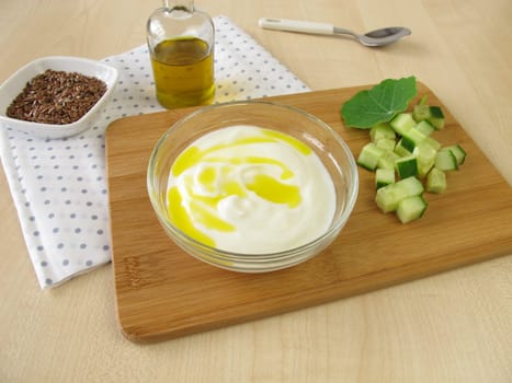 Yoghurt with linseed oil