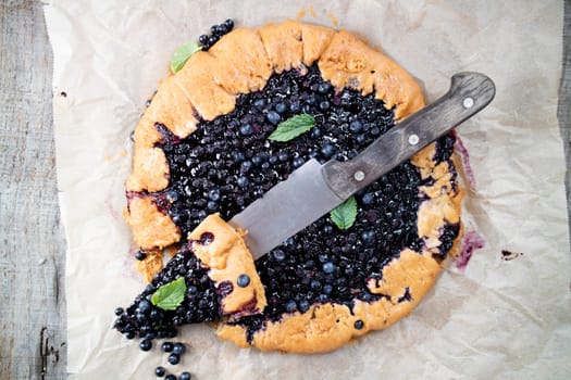 Photographic documentation of a rustic cake made with wild blueberries 