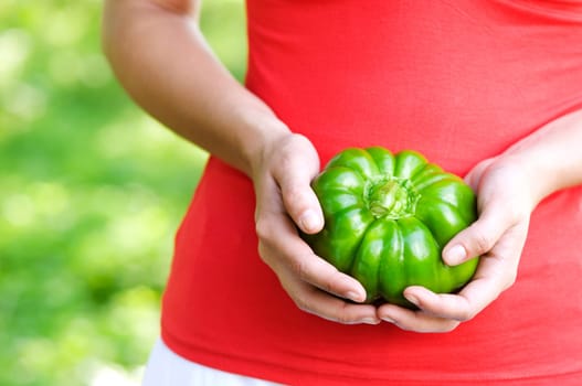 Green pepper in hand