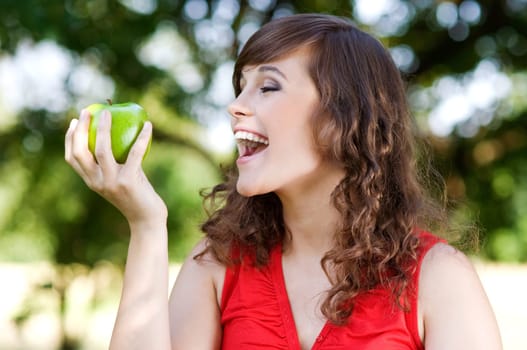 Eating green apple