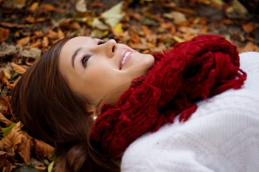 Beauty girl lying down on leaves