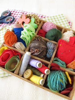 Collecting box with handicraft utensils for handicrafts