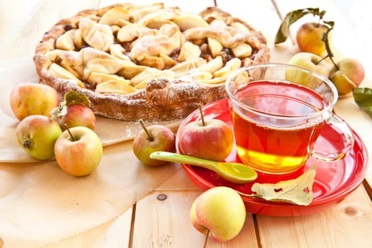 Organic fruced tea with apple and homemade apple pie