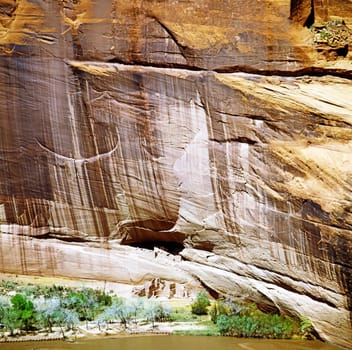 Anasazi cliff dwellings in Canyon de Chelly