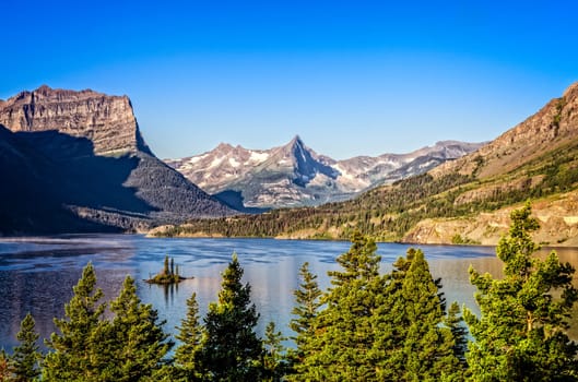 Landscape view of lake and mountain range in Glacier NP, Montana, USA