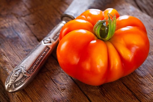 Close-up meat tomato and table knife