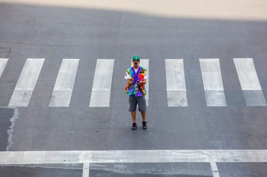 Juggler in action in the Milan crossroad