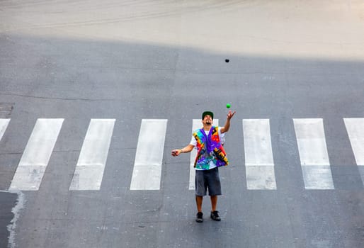 Juggler in action in the Milan crossroad