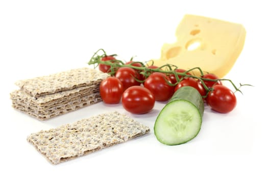 Crispbread with tomatoes and cucumber