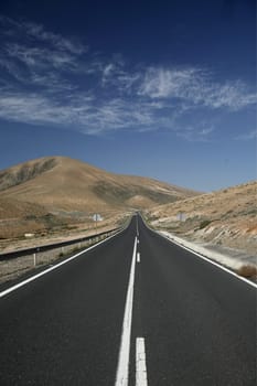 a Road in the south of the Island Fuerteventura on the Canary island of Spain in the Atlantic Ocean.