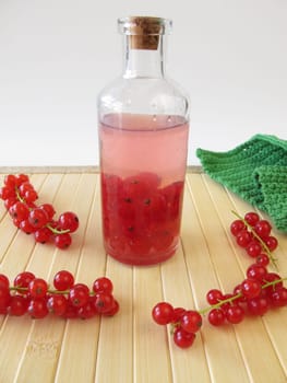 Currant liqueur