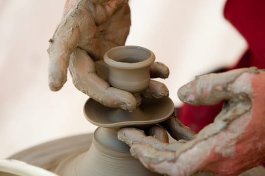 Creating an earthen jar