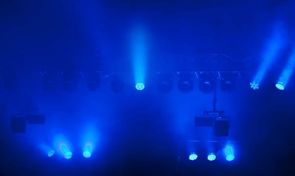 Reftector lightsi on open air stage
