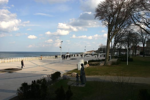 Promenade of Kühlsborn with passers-by in fine weather