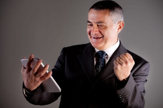 An old manager using successfully and with satisfaction a tablet