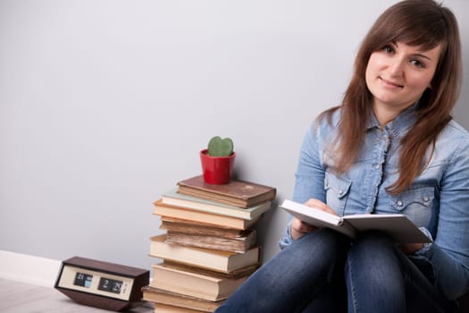 a girl at home reading in relax sitting on the floor