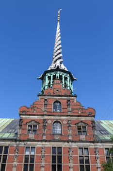 Tower with snake bodies in the middle of the stock exchange building