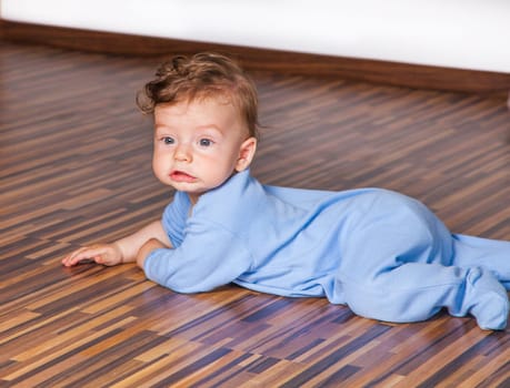 Portrait of a 7 months old baby boy at home.