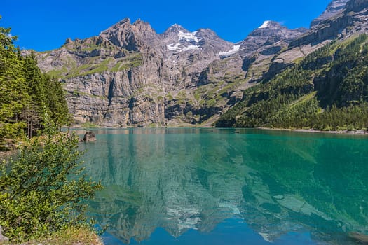 Oeschinensee with mirror