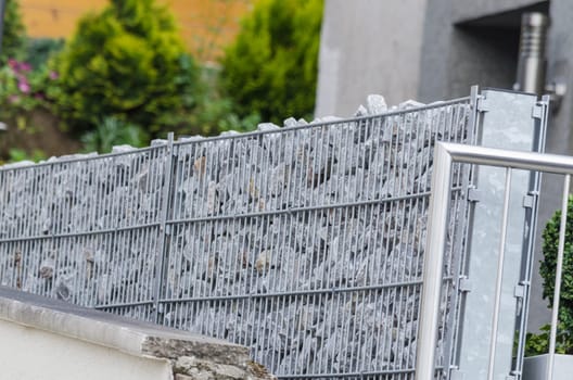 Gabions filled with natural stone as a demarcation to the neighbouring property.
