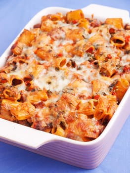 Baked macaroni with meat and cheese