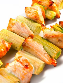 Salmon skewers with leek