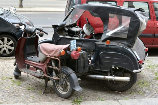 Simson scooter and Krause duo from GDR production on the roadside in Berlin