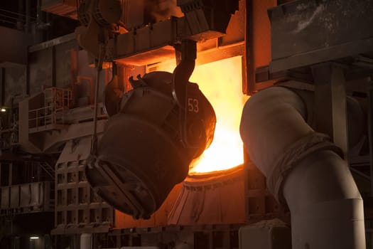 In the steelworks,the Bessemer converter is reloaded for steel production