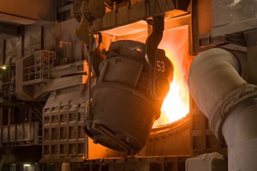 In the steelworks,the Bessemer converter is reloaded for steel production