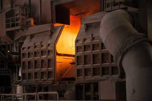 In the steelworks,the Bessemer converter is reloaded for steel production