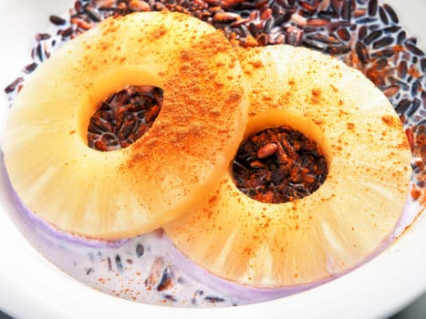 Wild rice with milk and pineapple - Thai dessert