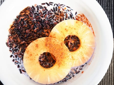Wild rice with milk and pineapple - Thai dessert