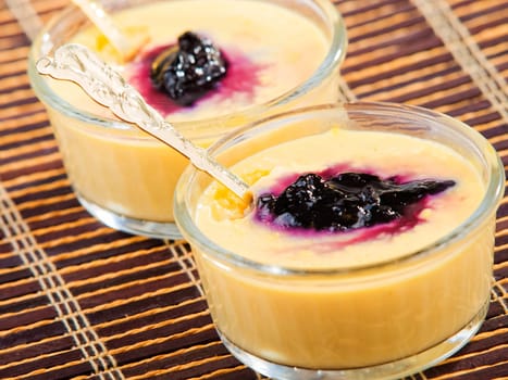 Vanilla cream with blueberries