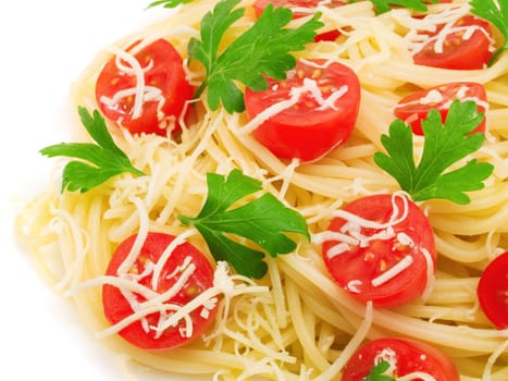 Spaghetti prepared with fried cherry tomatoes, parsley and mozarella