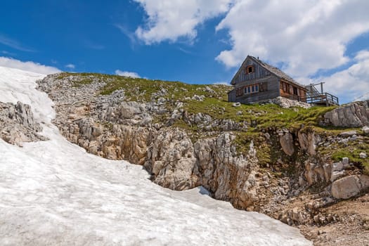 Lodge at the Dachstein near the ice / snow