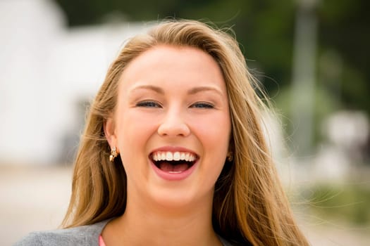 A beautiful and young girl smiling
