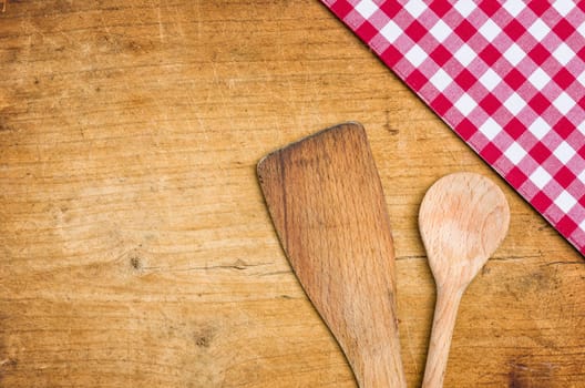 Cooking spoon with a checkered tablecloth