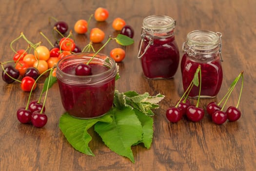 Cook cherry jam