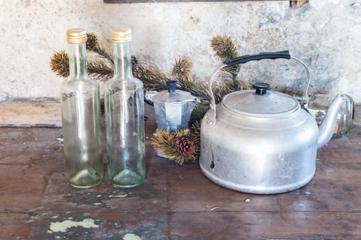 Old objects on a table to kitchen