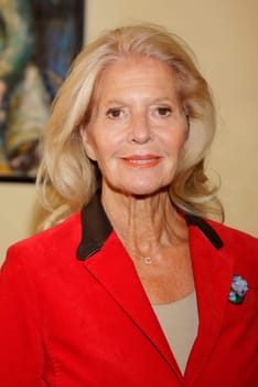 Christiane Hoerbiger ,