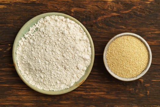 Amaranth and amaranth flour in small potted bowls