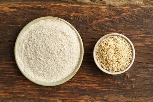 Whole grain rice and rice flour in small potted bowls
