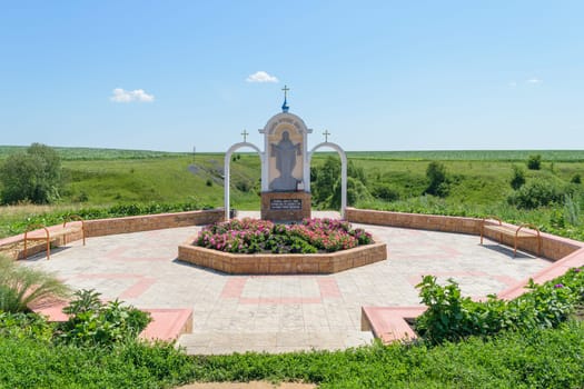 Gate as a tricuspid arch with prayers engraved on it for passage to the holy spring.