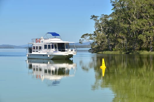 houseboat in nuranie