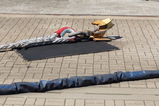 Hook and thick rope to fix the ferry to Denmark