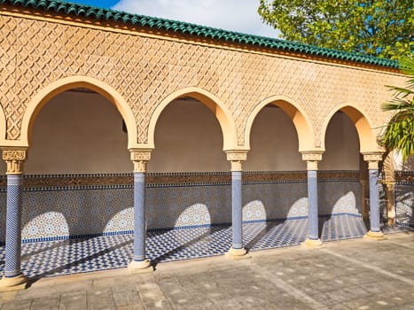 Vaulted arch with Moorish decoration in oblique view